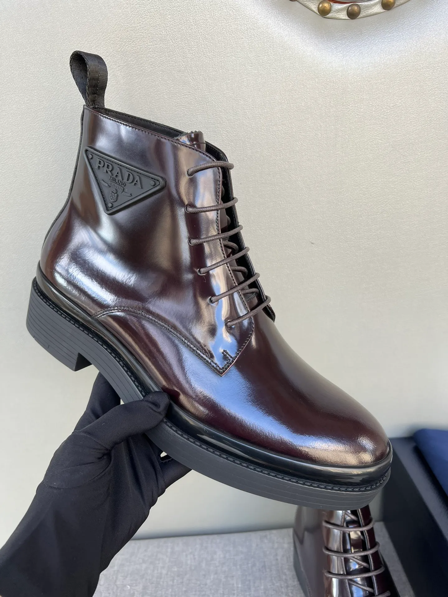 Batch of 1000💰Exclusive hot-selling new Prada Chelsea thick-soled men's shoes, naked boots, imported calf leather on the surface, cow leather on the lining, the outsole is made of private model TPU material, the frosted effect is consistent with the original version, 39-44 in stock (38, 45 custom-made, non-refundable)